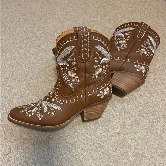 Dingo Brown and White Embroidered Heeled Boots - Picture 6 of 10